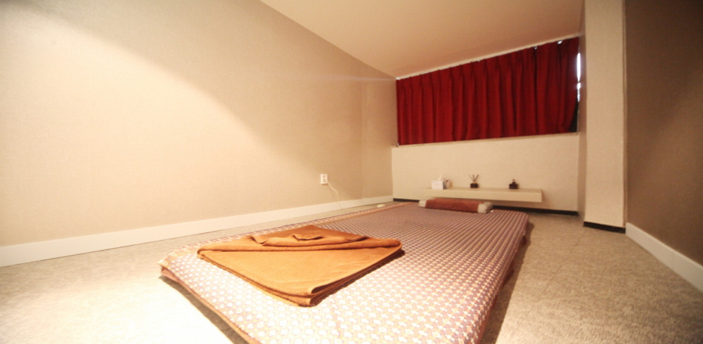 관양동 태국관리사 마사지샵 골든테라피의 쾌적한 관리실 내부 모습