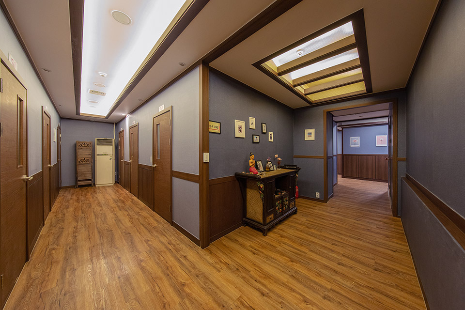 중동 태국관리사 마사지샵 달콤타이의 쾌적한 관리실 내부 모습