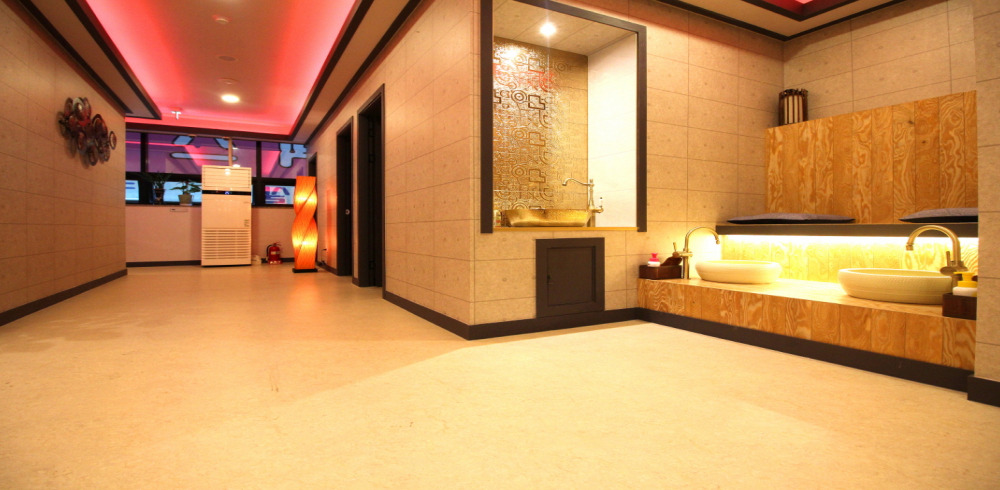 고색동 중국마사지 전문 렉스테라피의 깔끔하고 정돈된 내부 전경