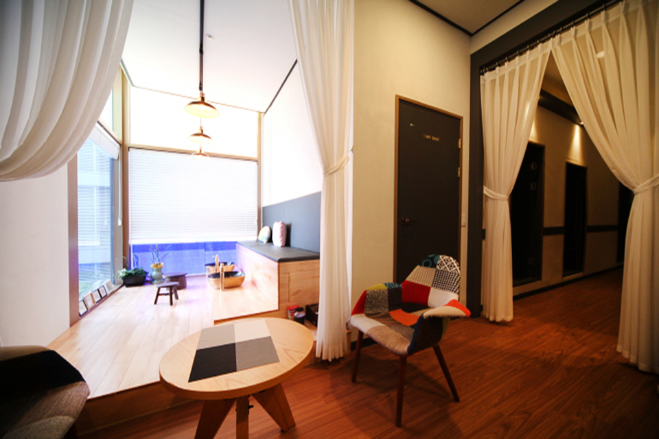 망월동 한국관리사, 태국관리사 마사지샵 에코ME테라피의 쾌적한 관리실 내부 모습