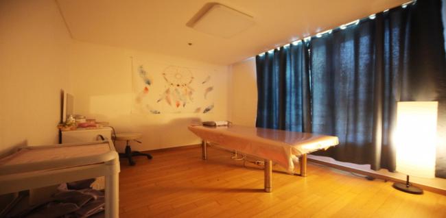 장한평역 인근 마사지 잘하는 곳 루나스웨디시 청결하게 관리된 내부 시설