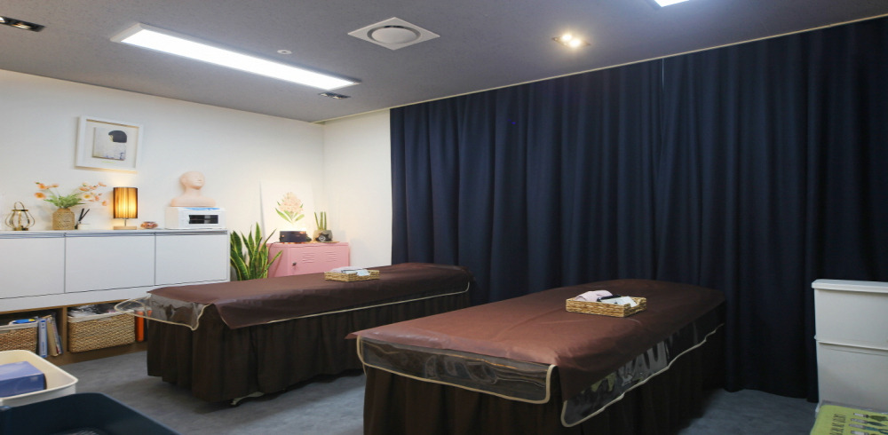 대치동 한국관리사 마사지샵 그랑블루슈가링왁싱의 쾌적한 관리실 내부 모습