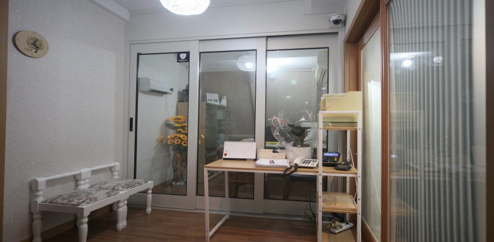 삼성동 왁싱관리 전문 삿에스떼의 깔끔하고 정돈된 내부 전경