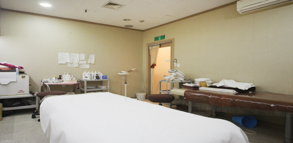 삼성동 한국관리사 마사지샵 피토메르의 쾌적한 관리실 내부 모습