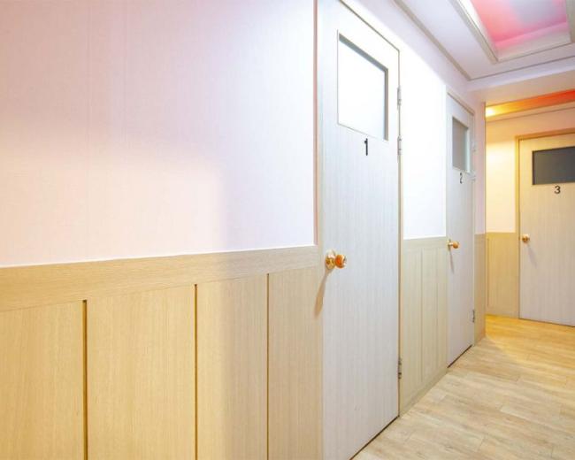 을지로4가역,종로5가역,동대입구역,동대문역사문화공원역,동대문역,약수역,청구역,동묘앞역,신당역 주변 한국마사지 추천 매장 힐링마사지의 전체적인 인테리어 모습