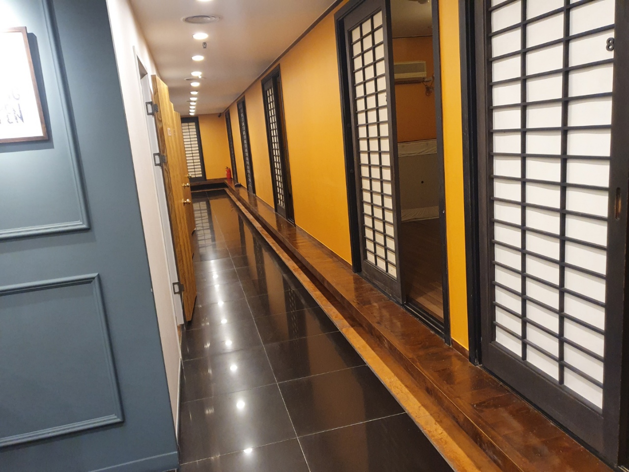 태국마사지 서비스가 제공되는 양청리 세븐마사지 매장 내부 사진