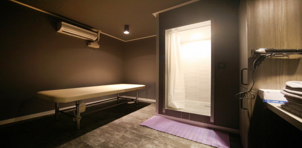 인계동 한국관리사 마사지샵 아벨스웨디시의 쾌적한 관리실 내부 모습