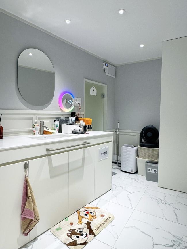 하단동 한국관리사 마사지샵 맨즈왁싱의 쾌적한 관리실 내부 모습