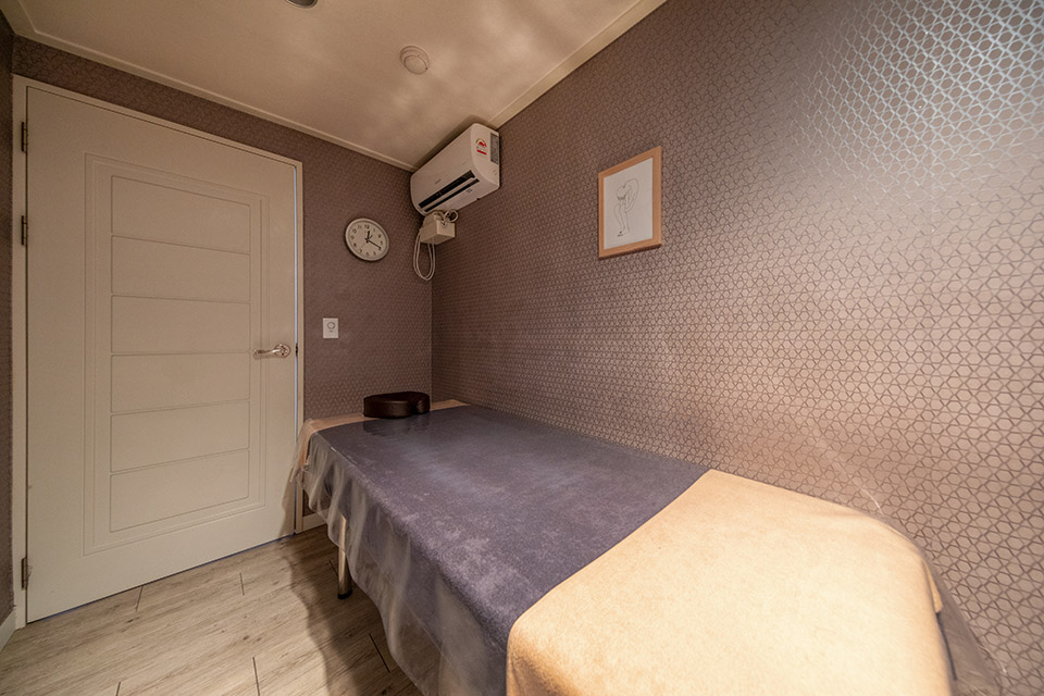 역삼동 스웨디시 전문 선릉코코넛의 깔끔하고 정돈된 내부 전경