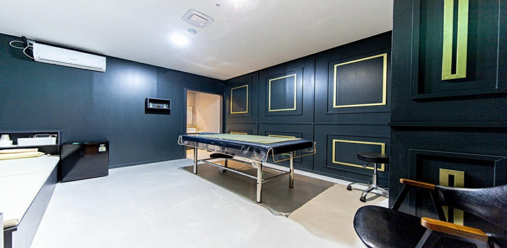 가산동 한국관리사 마사지샵 오월스웨디시의 쾌적한 관리실 내부 모습