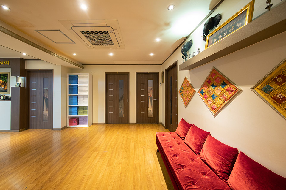 인창동 태국관리사 마사지샵 왓포전통마사지의 쾌적한 관리실 내부 모습