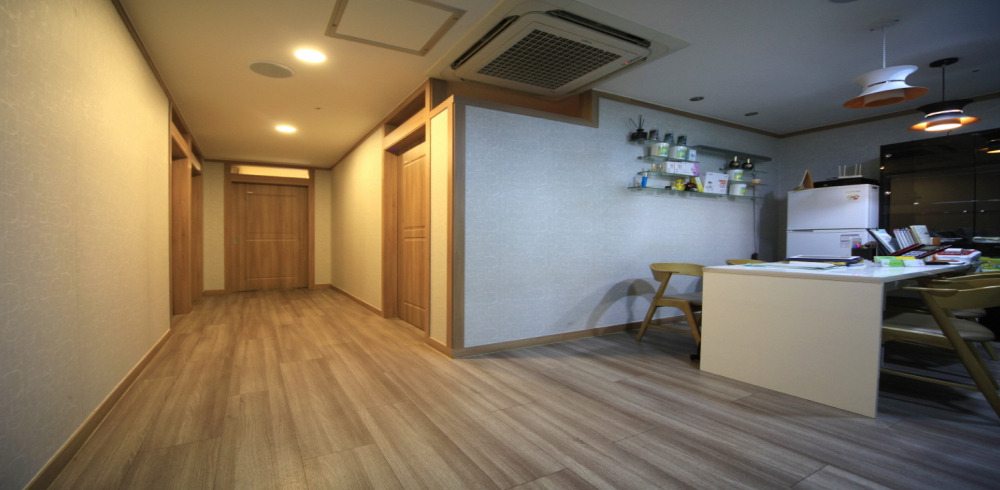 용두동 중국마사지 전문 경동힐링센터의 깔끔하고 정돈된 내부 전경