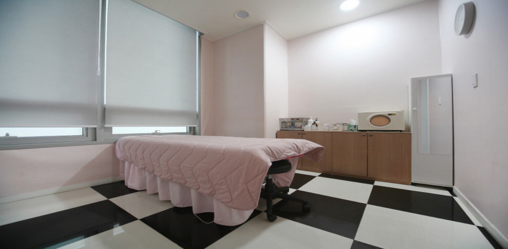 청진동 에스테틱 전문 에뜨네르의 깔끔하고 정돈된 내부 전경