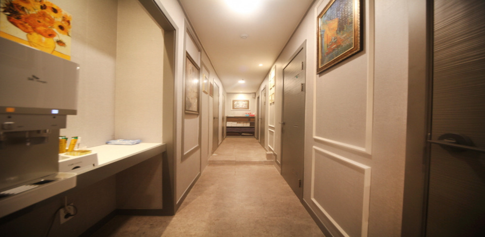 영화동 태국마사지 전문 아로마&스웨디시의 깔끔하고 정돈된 내부 전경