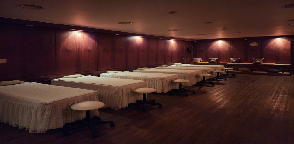 연동 한국마사지 전문 제주발건강센터의 깔끔하고 정돈된 내부 전경