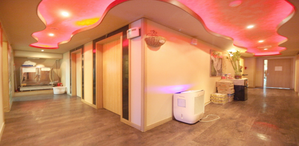 왕길동 중국마사지 전문 레드아로마의 깔끔하고 정돈된 내부 전경