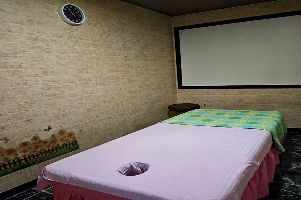 지산동 중국마사지 전문 황실중국전통마사지의 깔끔하고 정돈된 내부 전경