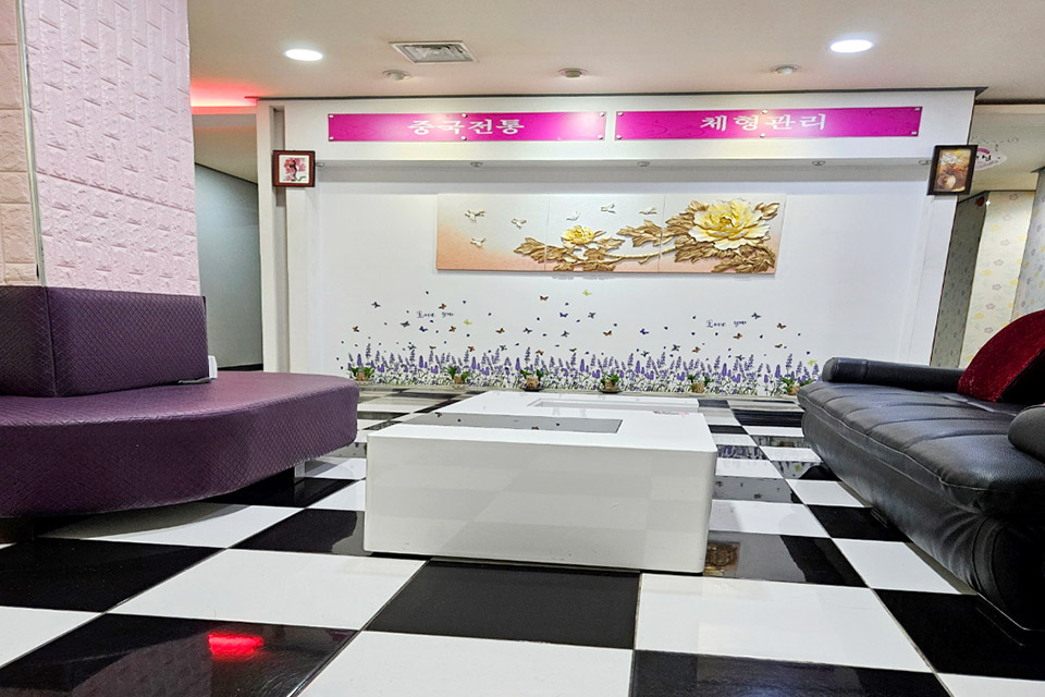 지산동 중국마사지 전문 황실중국전통마사지의 깔끔하고 정돈된 내부 전경