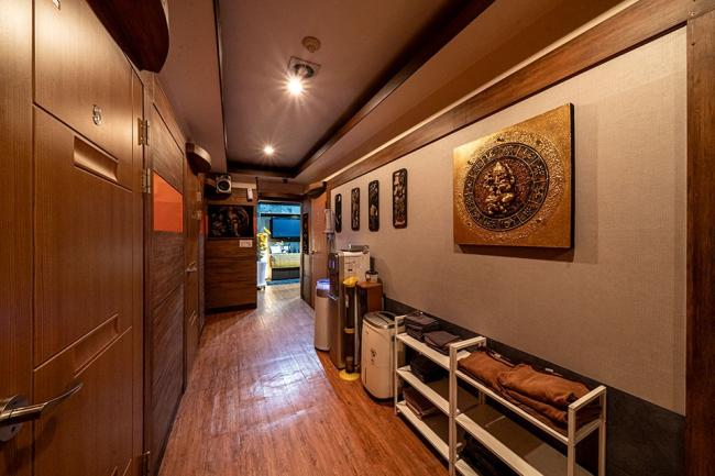 사당동 태국마사지 전문 힐링테라피의 깔끔하고 정돈된 내부 전경