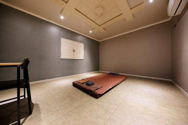 원평동 태국마사지 전문 에버타이의 깔끔하고 정돈된 내부 전경