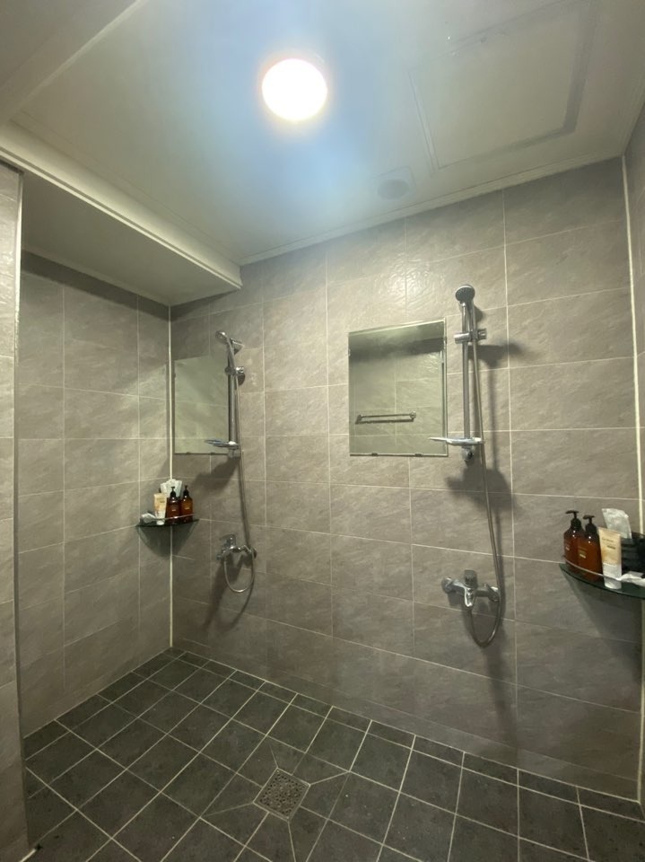 천곡동 한국관리사 마사지샵 VIP스웨디시의 쾌적한 관리실 내부 모습