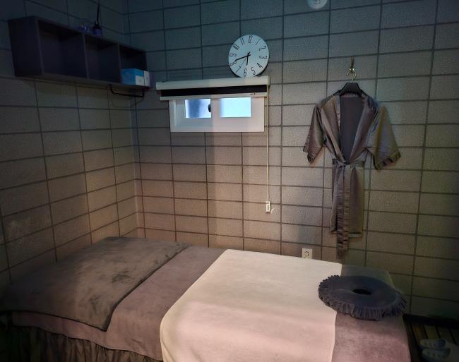 관평동 중국관리사 마사지샵 신중국전통마사지의 쾌적한 관리실 내부 모습