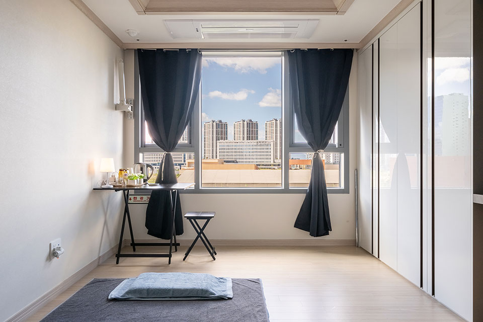 명지동 태국관리사 마사지샵 킹덤타이의 쾌적한 관리실 내부 모습