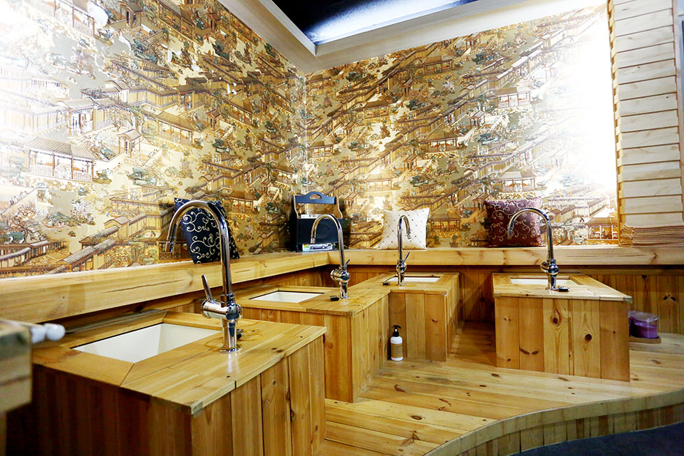 태국마사지 서비스가 제공되는 홍제동 사바이 매장 내부 사진