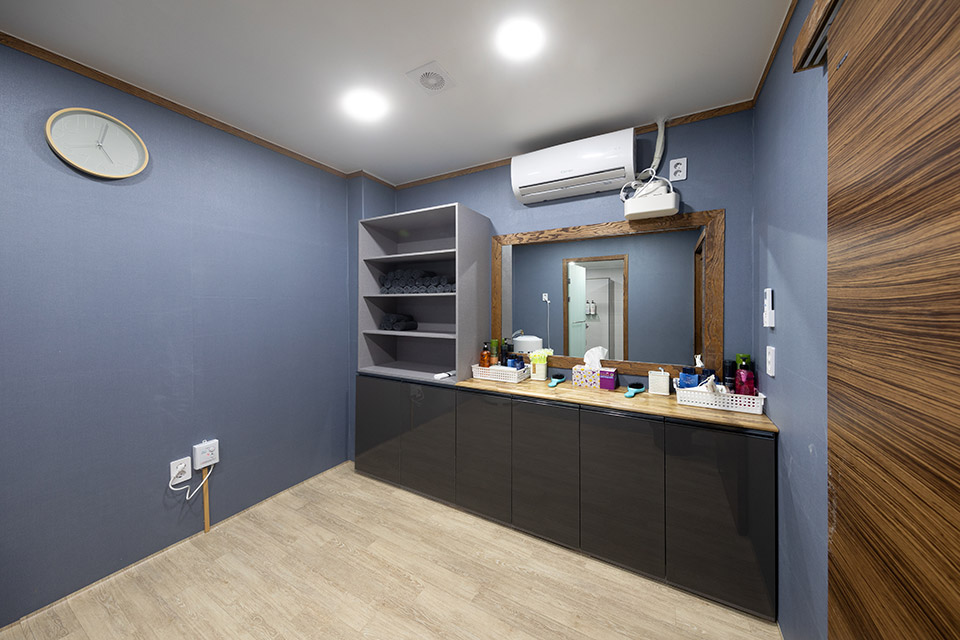 달동 태국마사지 전문 민타이&아로마의 깔끔하고 정돈된 내부 전경