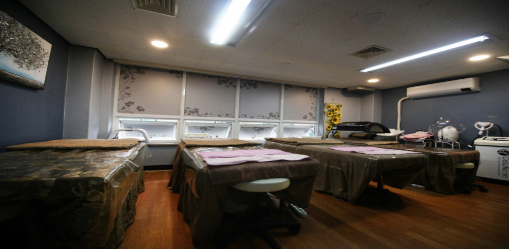 한국마사지 서비스가 제공되는 역삼동 썸에스테틱 매장 내부 사진