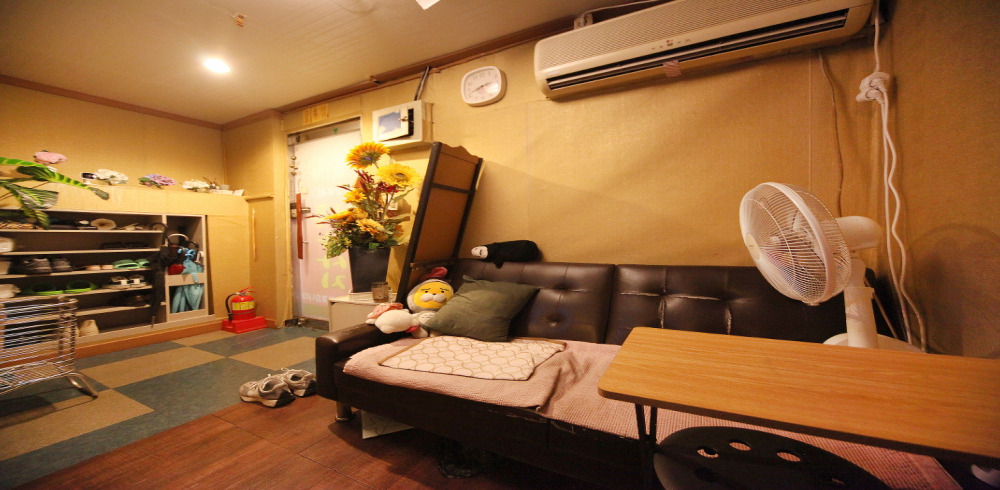 한국마사지 서비스가 제공되는 원효로2가 힐링마사지 매장 내부 사진