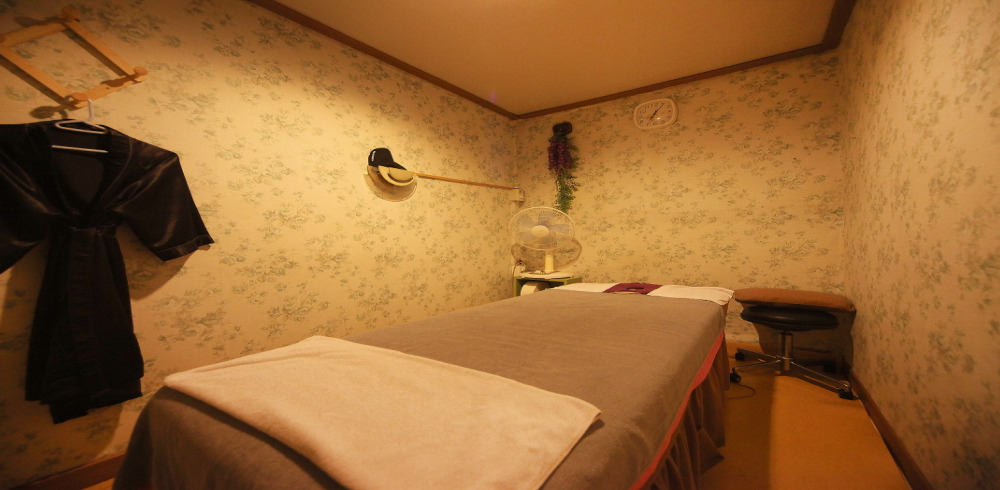 한국마사지 서비스가 제공되는 원효로2가 힐링마사지 매장 내부 사진