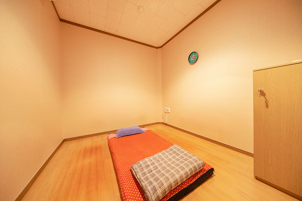 세천리 태국관리사 마사지샵 대박아로마의 쾌적한 관리실 내부 모습