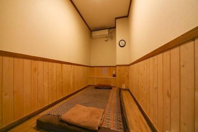 수석리 태국관리사 마사지샵 황실테라피의 쾌적한 관리실 내부 모습