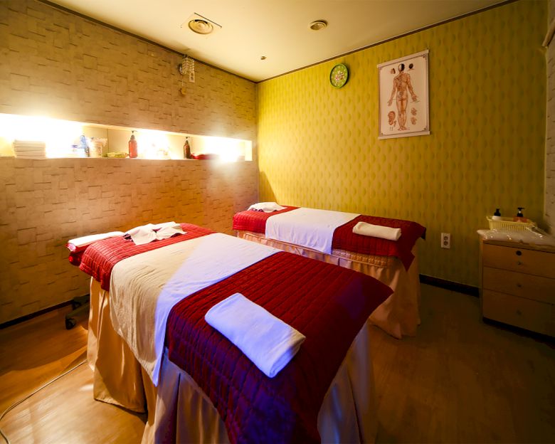 장대동 한국마사지 전문 동양제일마사지의 깔끔하고 정돈된 내부 전경