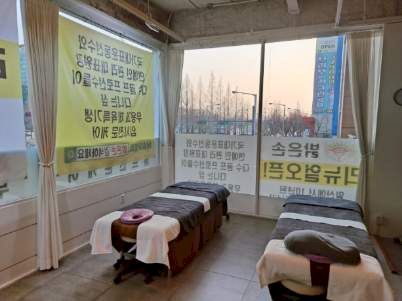 장항동 한국관리사 마사지샵 밝은손FOOT&바디의 쾌적한 관리실 내부 모습