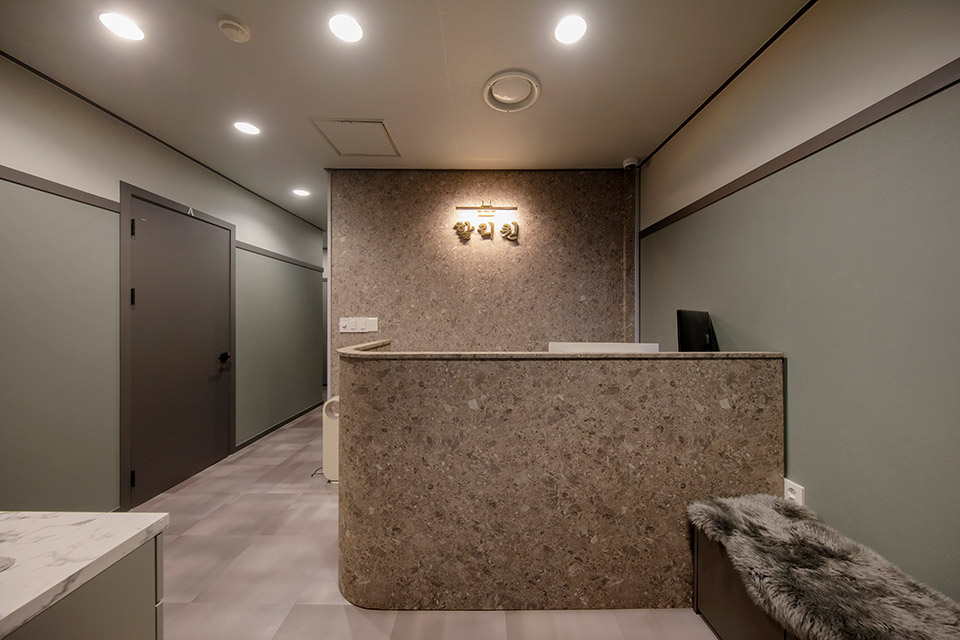 스웨디시 서비스가 제공되는 서현동 퀸테라피 매장 내부 사진