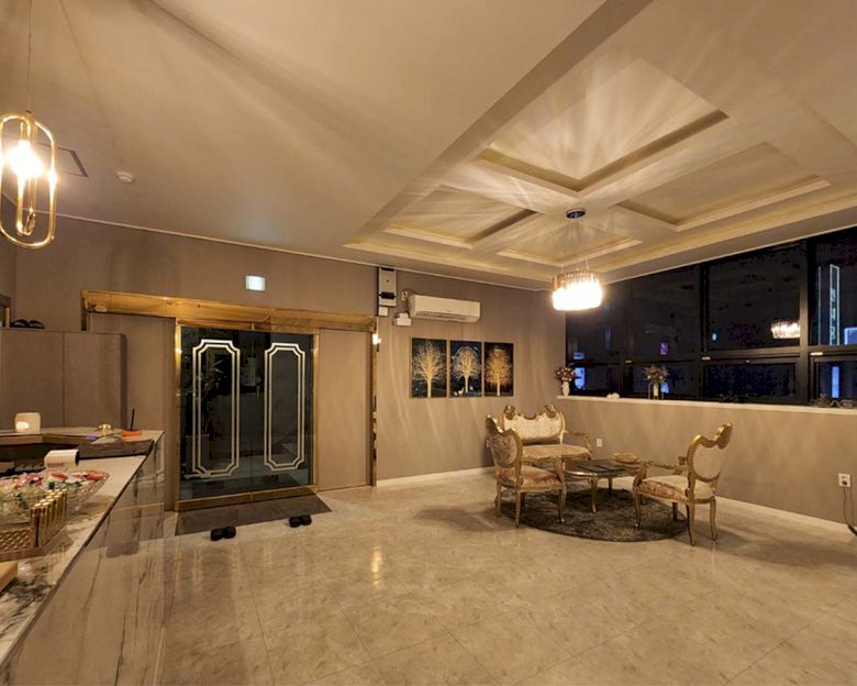 삼산동 한국마사지 전문 홀릭의 깔끔하고 정돈된 내부 전경