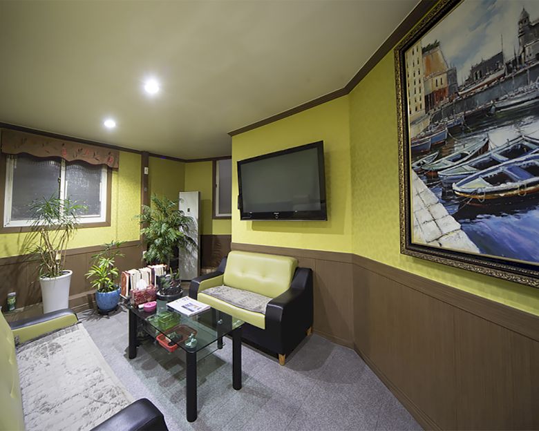 한국마사지 서비스가 제공되는 부전동 영테라피 매장 내부 사진