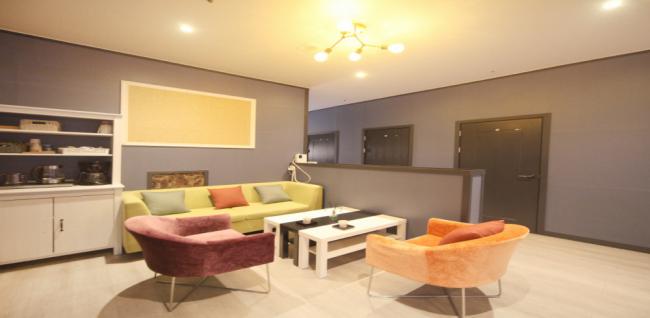 수암동 태국마사지 전문 휴마사지의 깔끔하고 정돈된 내부 전경