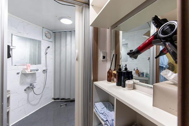 동문동 한국마사지 전문 라인스트레칭의 깔끔하고 정돈된 내부 전경