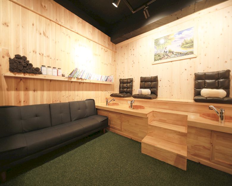 송천동1가 한국마사지 전문 힐링명가의 깔끔하고 정돈된 내부 전경