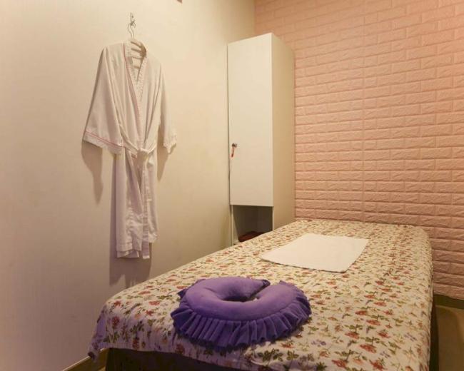 소하동 스웨디시 전문 풀하우스의 깔끔하고 정돈된 내부 전경