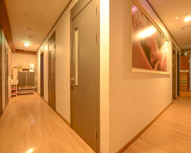 소하동 인근 마사지 잘하는 곳 풀하우스 청결하게 관리된 내부 시설