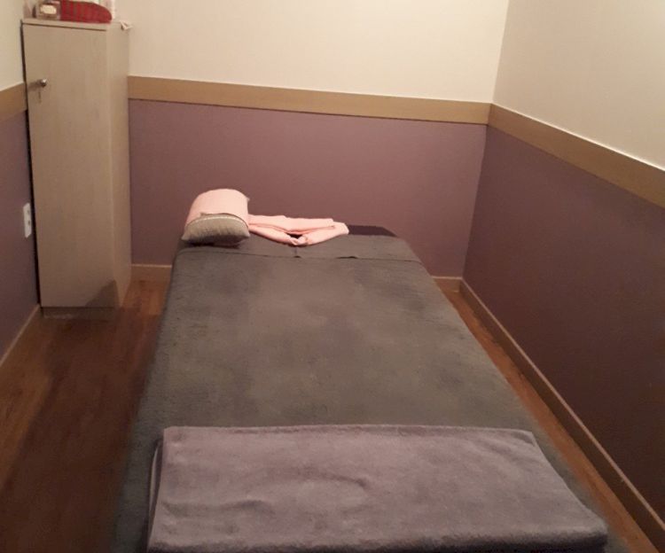 신동 한국마사지 전문 홀릭아로마의 깔끔하고 정돈된 내부 전경