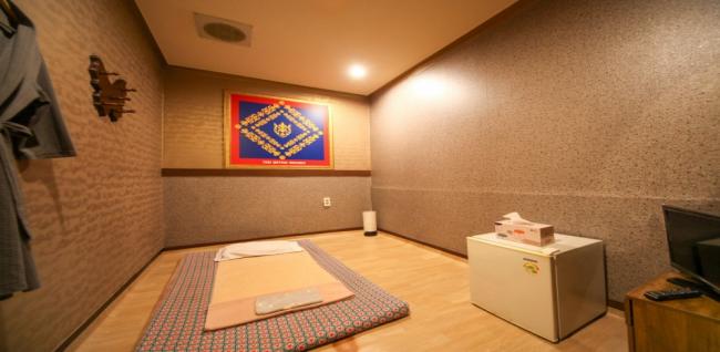 태국마사지 서비스가 제공되는 이곡동 문아로마 매장 내부 사진