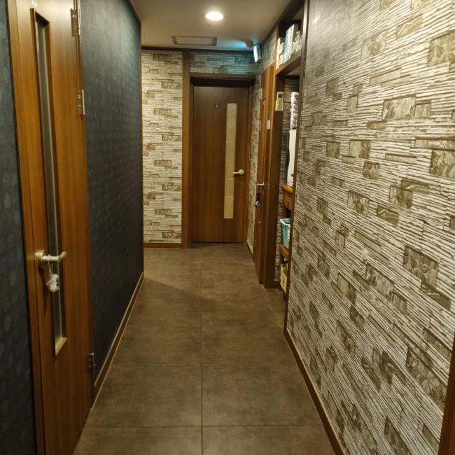 신림동 스웨디시 전문 릴렉스의 깔끔하고 정돈된 내부 전경