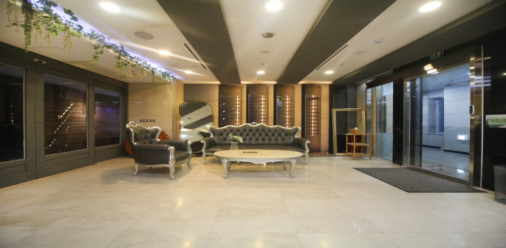 송도동 스웨디시 전문 1004스웨디시&스파의 깔끔하고 정돈된 내부 전경