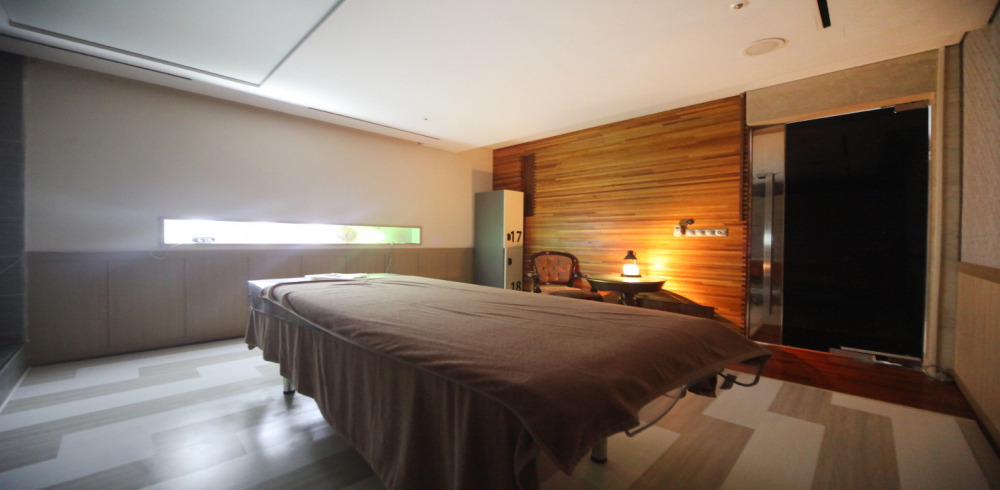 송도동 한국관리사 마사지샵 1004스웨디시&스파의 쾌적한 관리실 내부 모습