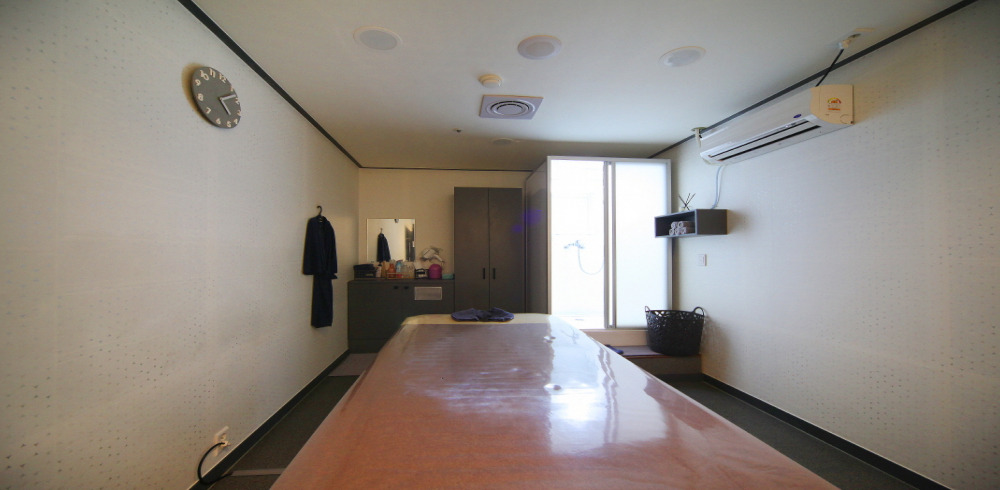 범어동 스웨디시 전문 W릴렉스케어의 깔끔하고 정돈된 내부 전경